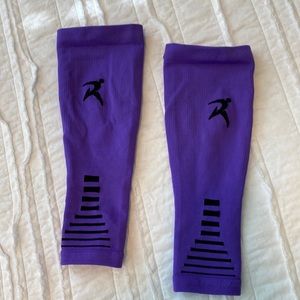 Rymora compression sleeve, knee length, medium, purple.
